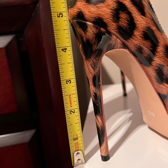 NWT COLETER Leopard heels - Picture 4 of 11